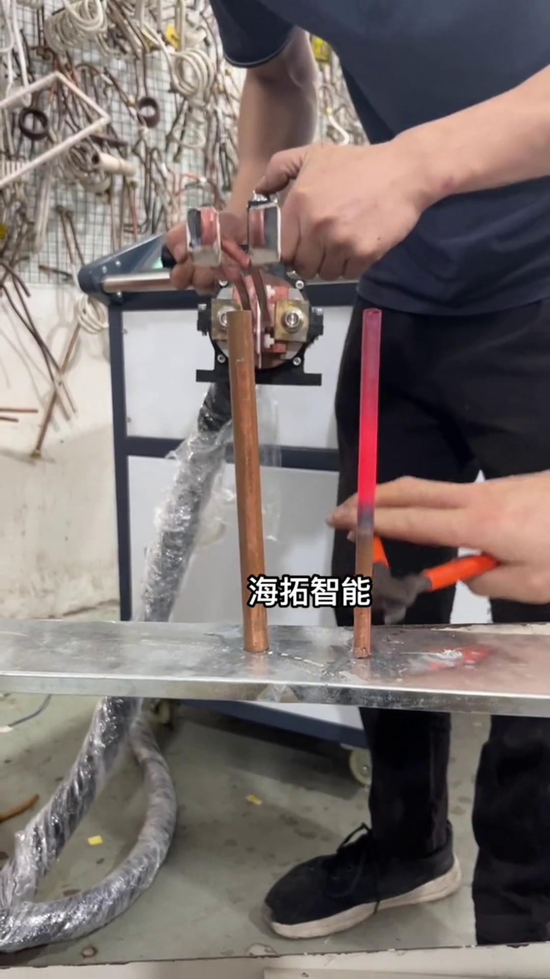 铜管加热退火有难度吗？没有！只要用了91免费软件智能91免费看黄下载加热设备，什么淬火退火加热焊接一切都不是问题。 