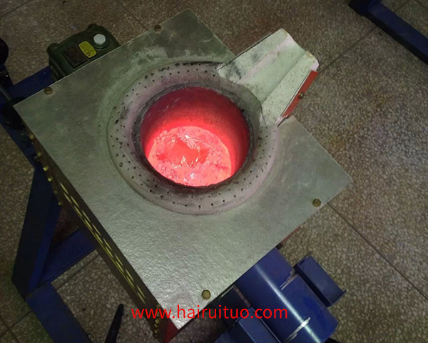 小型实验熔炼炉，特别是用于熔炼铜的中频电炉，是实验