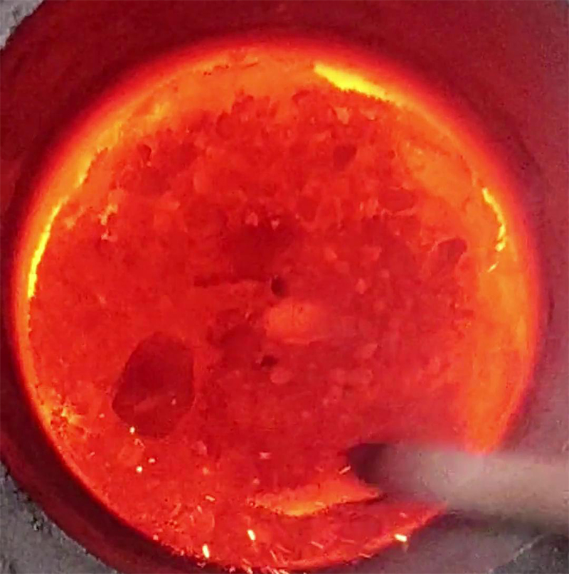 小型铁渣中频熔炼炉，采用IGBT节能电源模块，比传