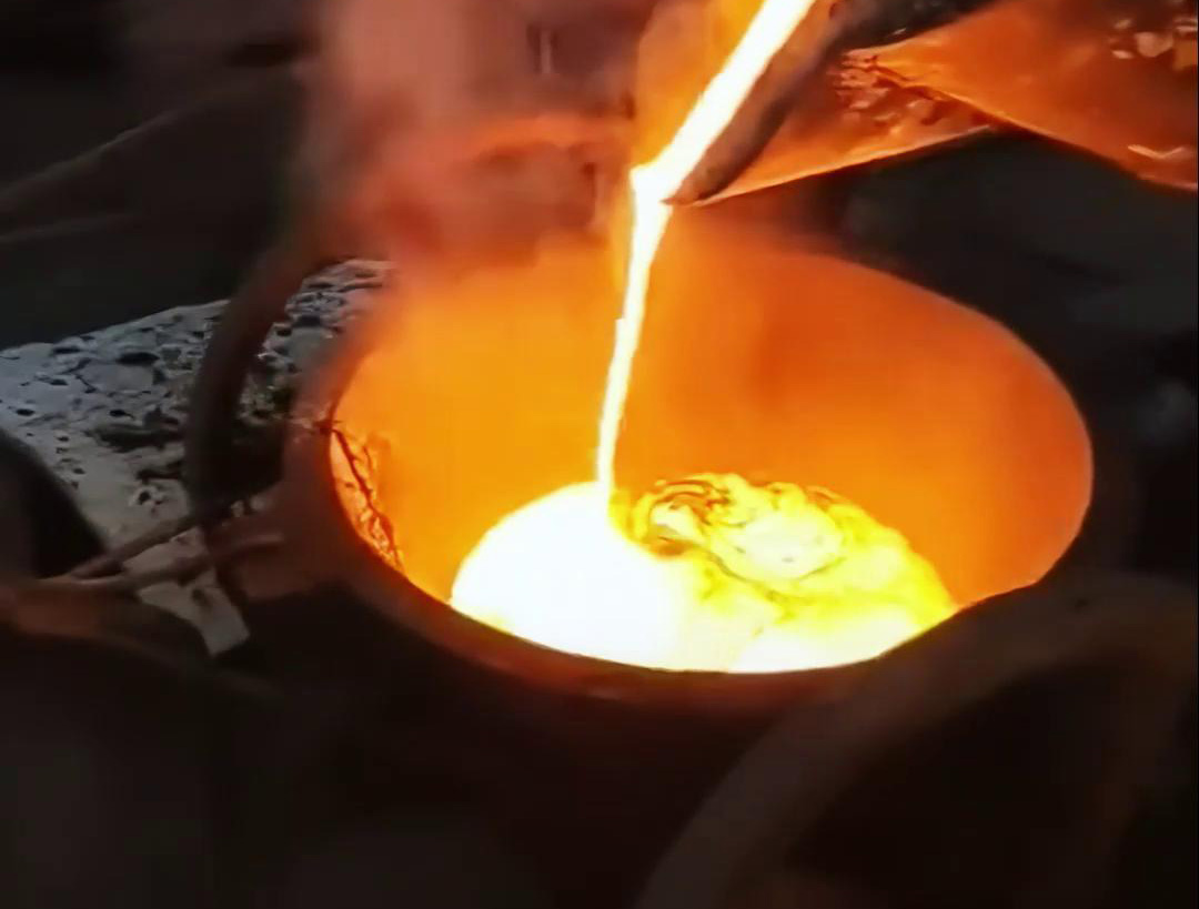 中高频91免费看黄下载熔炼炉的倒料操作处理和注意事项